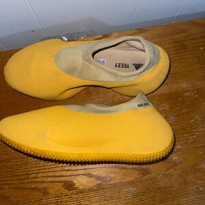 YeeZy Knit Runner SZ 10 (Rare)